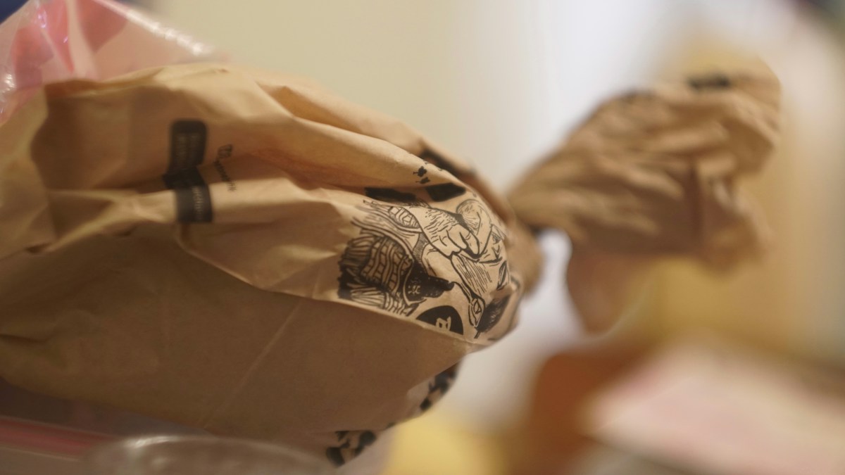 Bolsas de transporte de PLA/PBAT: Prueba de ajuste, asas y costo del pedido.