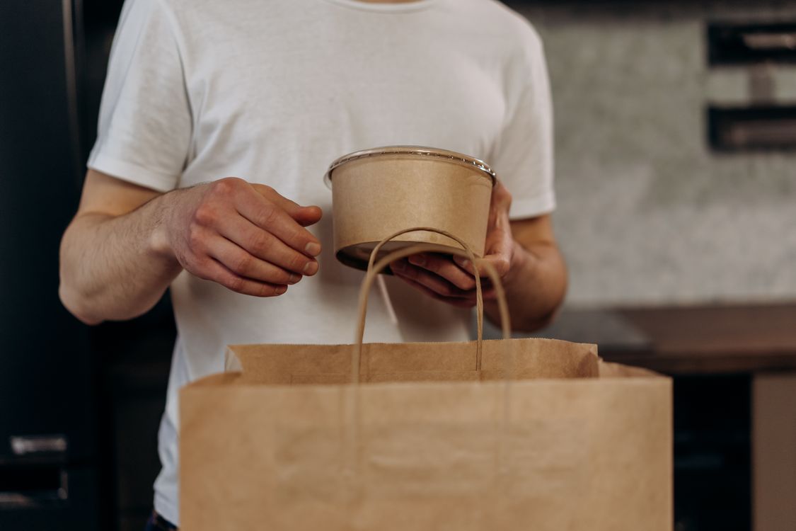 Bolsas de papel kraft personalizadas para aerolíneas: Guía de aprobación de ajuste y carga